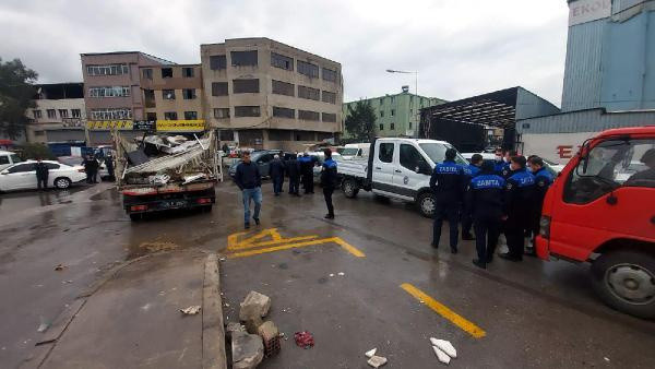 Esnaf ile zabıta sopalı demirli kavga etti kan aktı - Resim: 0