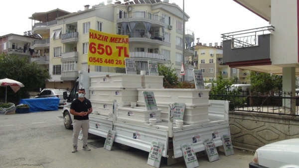 Antalya'da pankartı görenler şaştı kaldı! 650 TL'ye satıyor - Resim: 0