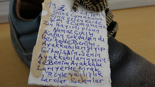 İstanbul'da ayakkabısı çalındı! Hırsıza bıraktığı notta bakın ne yazdı - Resim: 1