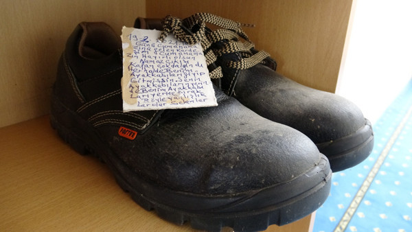 İstanbul'da ayakkabısı çalındı! Hırsıza bıraktığı notta bakın ne yazdı - Resim: 0