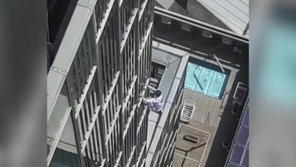 Görenler telefona sarıldı 25 dakika sürdü! Gözaltına alındı - Resim: 0