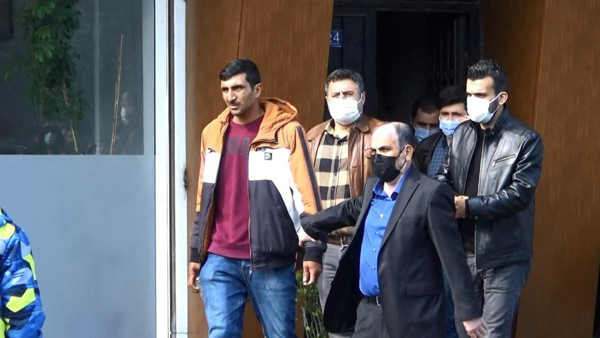 Diyarbakır'da gören telefona sarıldı film izler gibi seyrettiler - Resim: 1