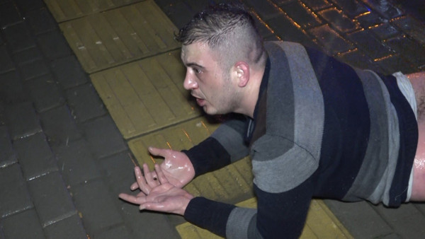 Bursa'da sokakta yürürken dehşeti yaşadı! Acılar içinde yerde kıvrandı - Resim: 0