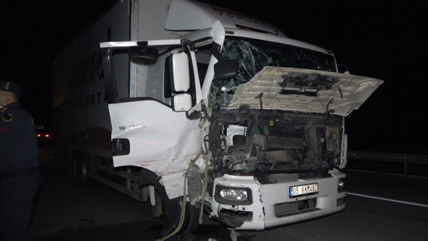 Kırıkkale'de feci kaza! Kamyon ile kamyonet çarpıştı: Ölü ve yaralılar var - Resim: 0