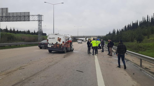 Bursa'da feci kaza! Hafriyat kamyonu minibüse çarptı: Sarsıntı hissettim - Resim: 0