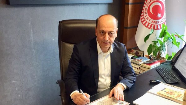 Erdoğan, Kabine'de ilk revizyonu yaptı! Bir bakanlık ikiye bölündü 3 yeni isim Kabineye girdi - Resim: 2