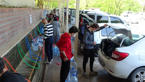 Bursa'da fiyatı duyan akın etti! Kilometrelerce kuyruk oluşturdular - Resim: 0
