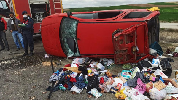 Kırıkkale'de feci kaza! Refüje çarpıp karşı şeride devrildi: Çok sayıda yaralı var - Resim: 0