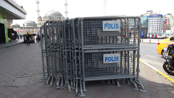Barikatlar getirildi! 1 Mayıs için Taksim'de önlem alındı - Resim: 0