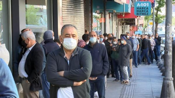 Baklavacı önünde metrelerce uzunlukta sabah kuyruğu - Resim: 1