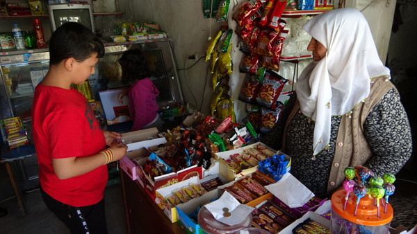 Van'da bakkala gelen mektupla şaştı kaldı! Okutunca şaştı kaldı - Resim: 0