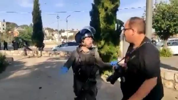 İsrail polisinden haber takibi yapan gazetecilere saldırı - Resim: 0