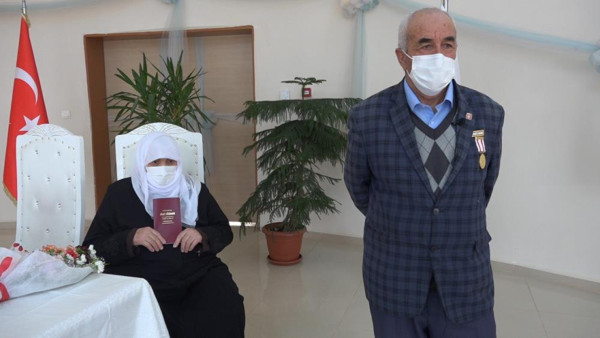 Van'da 70 yıl sonra nüfus cüzdanına kavuştu! İlk iş bakın ne yaptı - Resim: 0