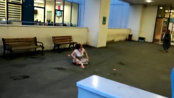 Esenler'de 4 aylık hamile kadın otomobilden yola atıldı - Resim: 1