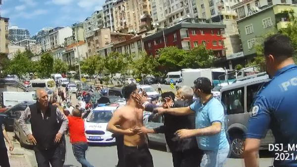 Kağıthane'de iki aile birbirine girdi, polis havaya ateş açtı - Resim: 0