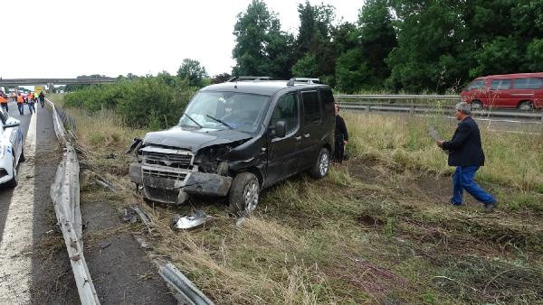 Düzce'de feci kaza! Hayatının şokunu yaşadı araçtan çıkamadı: 100 metre... - Resim: 1