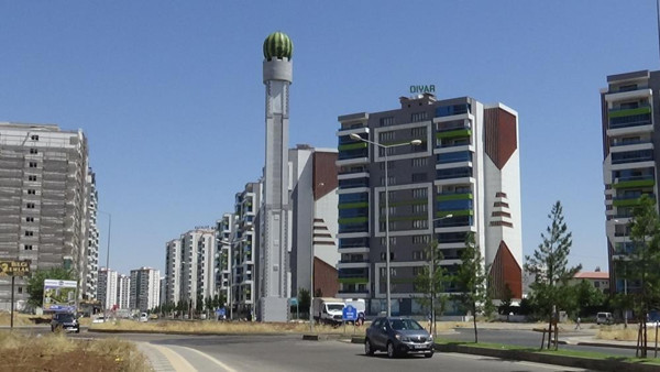 Diyarbakır'da dev karpuz ve sur maketi sosyal medyayı karıştırdı! Akıbeti belli oldu - Resim: 0