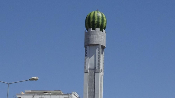 Diyarbakır'da dev karpuz ve sur maketi sosyal medyayı karıştırdı! Akıbeti belli oldu - Resim: 1