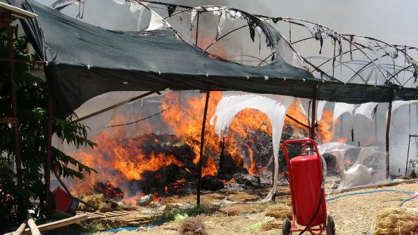 Antalya'da yangın güçlükle söndürüldü! İşçiler gözyaşlarına boğuldu - Resim: 1