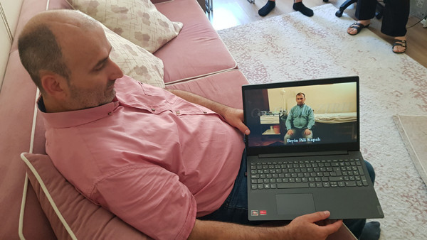 Karabük'te sol elini sürekli saklıyordu! Teklifle hayatı değişti: Bir saniye sonra... - Resim: 0