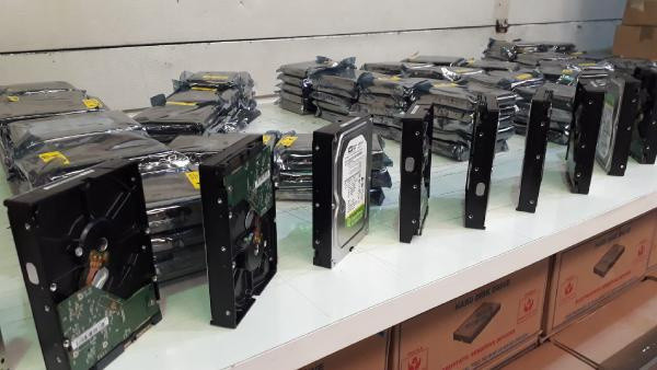 İstanbul'da binlerce ele geçirildi! Satamadan yakalandılar - Resim: 0