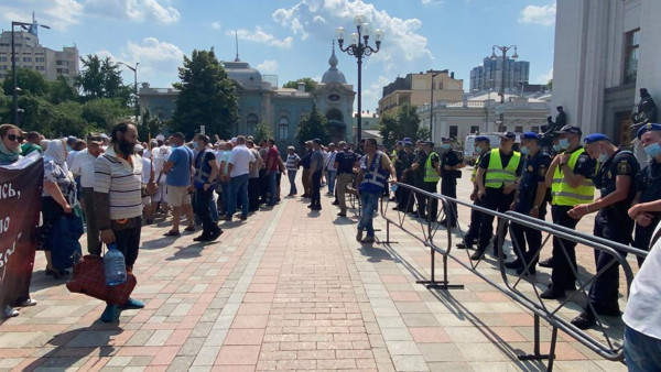 Gaziler meclis binasını bastı! Ukrayna'nın başkentinde gergin anlar - Resim: 0
