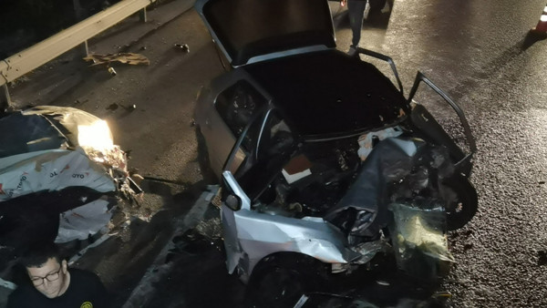 Bursa'da TIR dehşet saçtı! 3 tonluk makara aracın üzerine düştü - Resim: 2