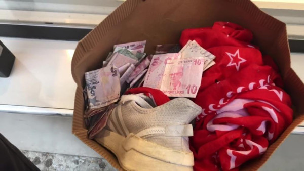 Denizli'de ‘askere gideceğiz’ diye dilendiler! Çantadan bakın ne kadar çıktı - Resim: 0