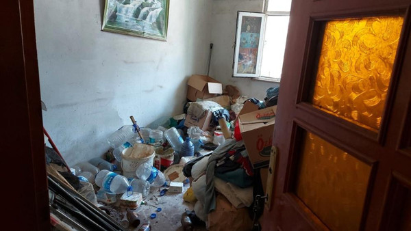 Bursa'da kötü koku ekipleri harekete geçirdi! Evden çıkanlar şok etti - Resim: 0