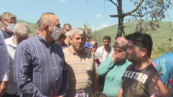 Yaşlı kadın Burdur'da Mevlüt Çavuşoğlu'na sarılıp ağladı: Dün ben öldüm de dirildim - Resim: 2