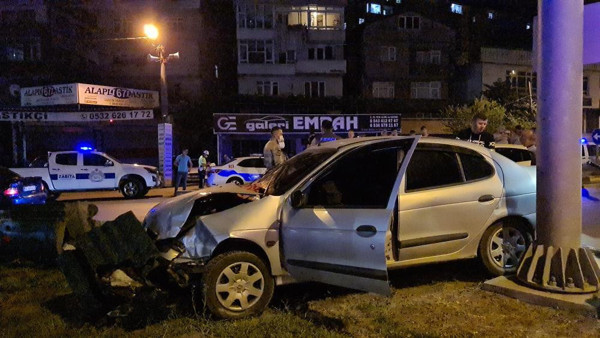 Zonguldak'ta kırmızı ışıkta feci kazada can pazarı! Yaralılar var - Resim: 0