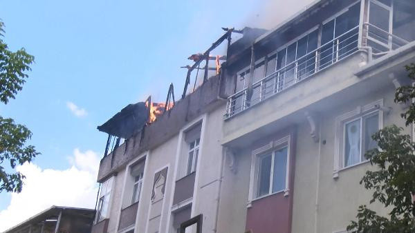 Olay yeri Avcılar! Evinin yanışını gözyaşları içinde izledi - Resim: 0