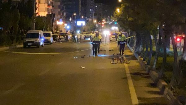 Niğde'de kahreden kaza! Aniden yola çıkan çocuğu kurtarmak isterken öldüler - Resim: 0