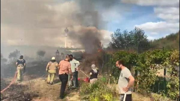 Büyükçekmece'de korkutan yangın! Alevler yerleşim alanlarına kadar geldi - Resim: 1