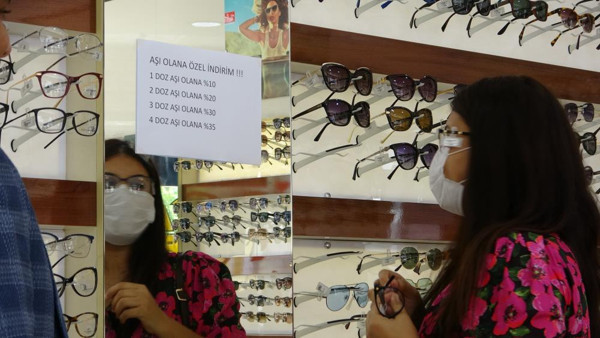 Mersin'de gözlükçüdeki yazıyı gören şaştı kaldı: Benim çok hoşuma gitti - Resim: 1