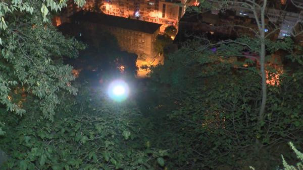 Bursa'da manzara izlediği tarihi surlardan düştü! Ekipler ve halk kurtarmak için seferber oldu - Resim: 0