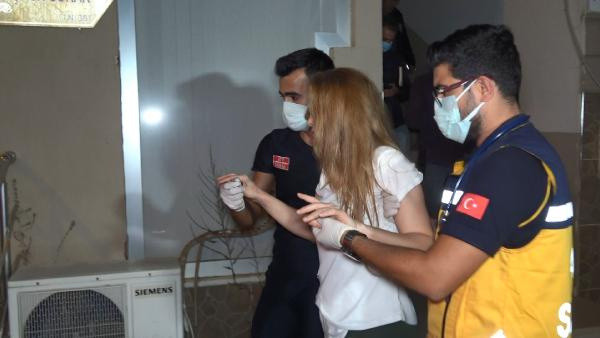 Bursa'da korkunç olay! Mutfakta hırsızlık şüphelisi ile karşılaşan kadın dövülüp, bıçaklandı - Resim: 0