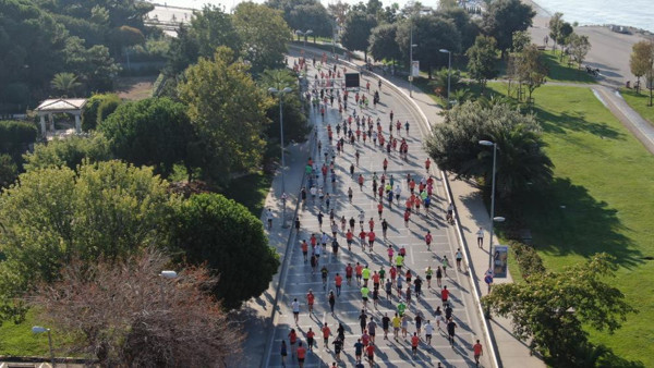 'Şiddete Karşı Koş' diyen 2 bin 500 sporcu İstanbul'da ter döktü - Resim: 0