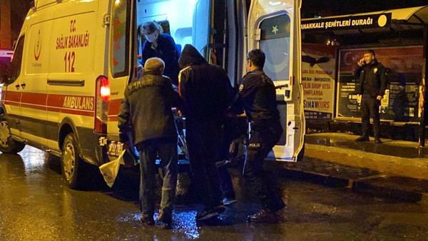 Zonguldak'ta otobüs durağında kanlar içinde bulundu! Acı içinde kıvrandı - Resim: 0