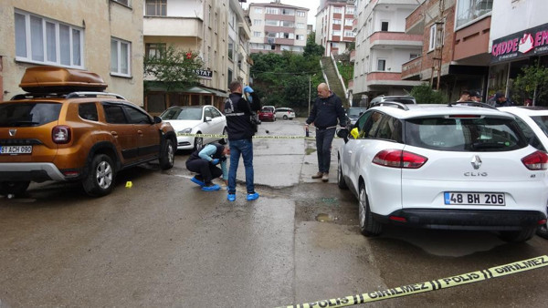 Trabzon'da kavgayı ayırmak istedi! Kanlar içinde kaldı: Acı haber geldi - Resim: 0
