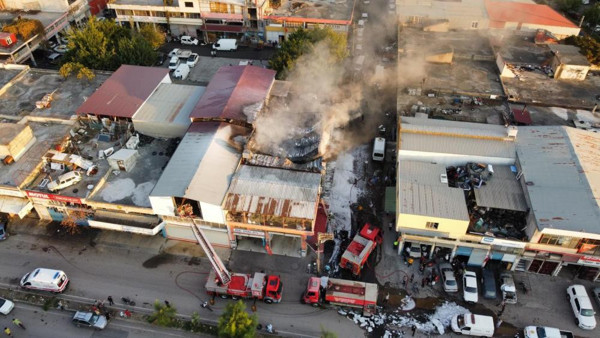 Hatay'da yangında faciadan dönüldü! Dumanlar gökyüzünü sardı - Resim: 1