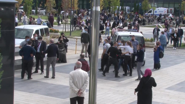 İstanbul'da kuleye çıkıp intihara kalkıştı! Arbede yaşandı: Sebebi... - Resim: 1