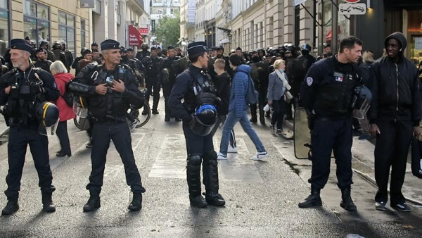 İşsizlik, asgari ücret, emeklilik protestosu! Binlerce kişi Fransa'da sokağa döküldü - Resim: 1