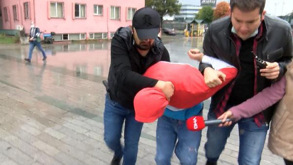 İstanbul Adliyesi'nde firar eden şüpheli kamyonet kasasında yakalandı - Resim: 0