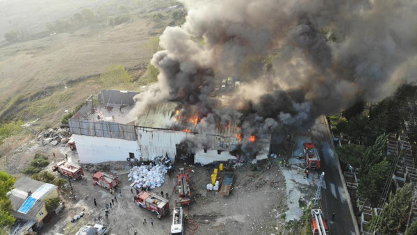 İstanbul'da geri dönüşüm tesisinde yangın! Dumanlar gökyüzünü sardı - Resim: 2