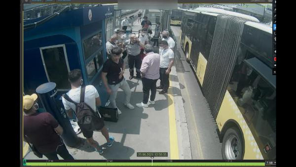 Metrobüste maske uyarısında bulunan görevliyi yumrukla kör etti! İstenen ceza belli oldu - Resim: 0