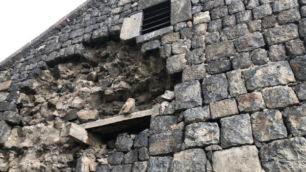 Kars'ta 100 yıllık kilise definecilerin hedefi oldu: Talan ettiler - Resim: 0