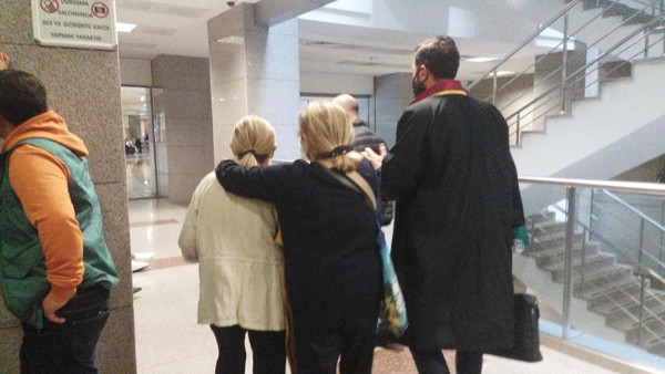 İstanbul'da çarşaflı kızlara sözlü saldırı! Savunması şok etti: Çıplak gibi... - Resim: 1