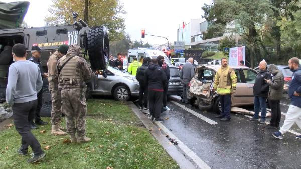 İstanbul'da feci kaza! Zırhlı polis aracı 6 araca çarptı: Bomba gibi patladı - Resim: 1