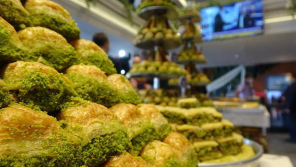 Bursa'da görenler inanamadı! Bu baklava dilimi tam 150 kişilik - Resim: 1